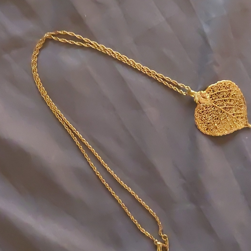Real leaf dipped necklace gold tone